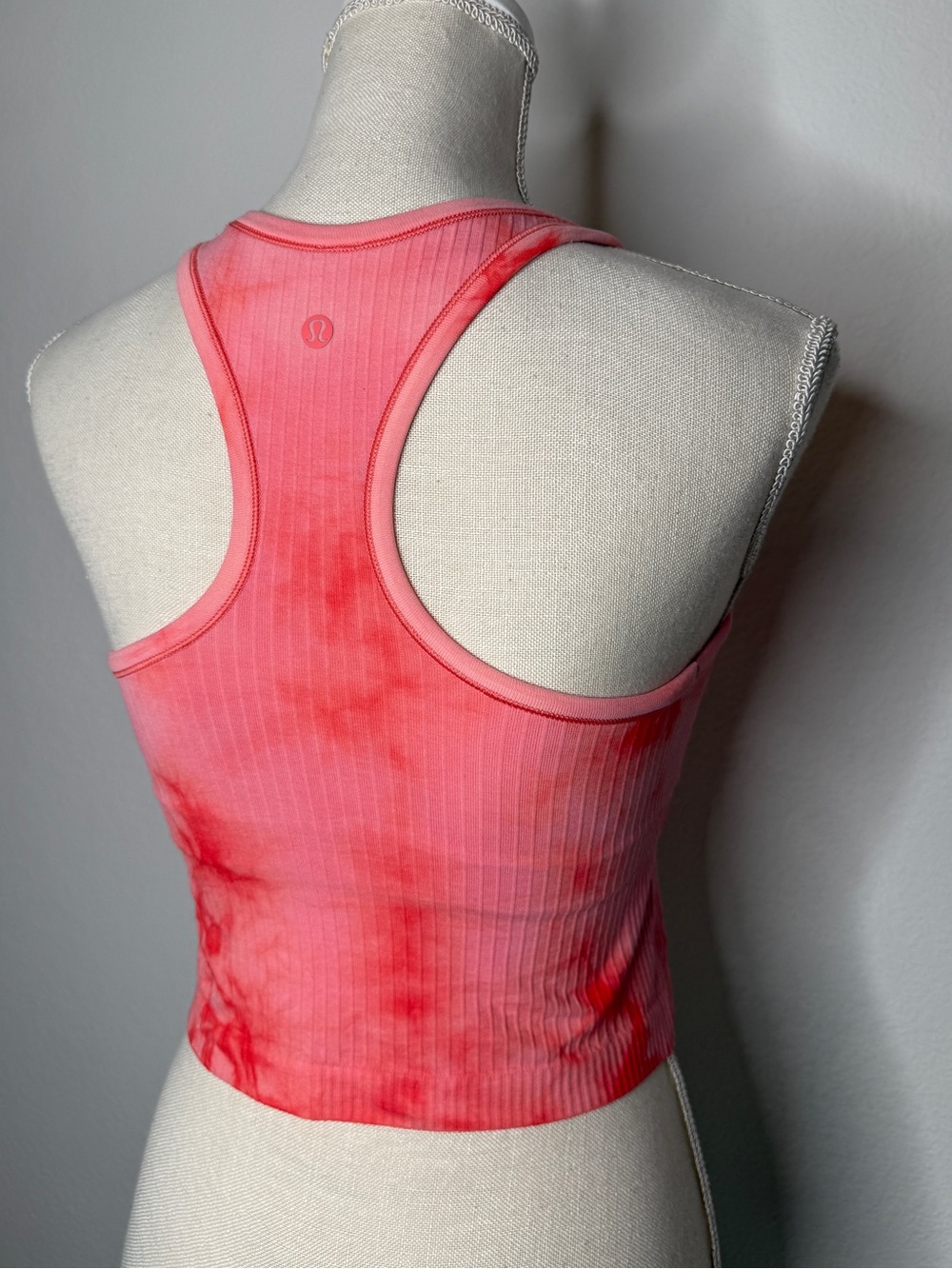 Lululemon Tank Ebb to Street Crop Marble Dye Raspberry Cream Size 4 - Picture 4 of 10
